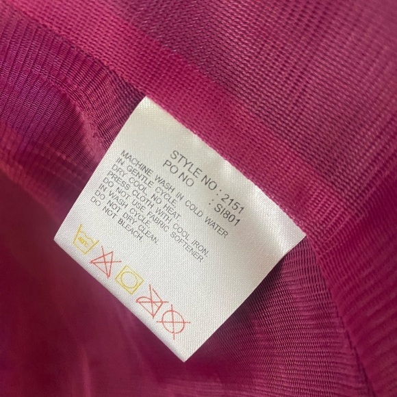 Sunice Magenta Hurricane Gore Tex Weatherproof Outdoor Jacket - Picture 5 of 7